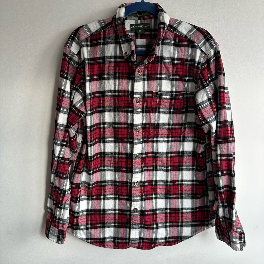 Eddie Bauer Relaxed Fit Red Plaid Flannel Button Up Shirt size M